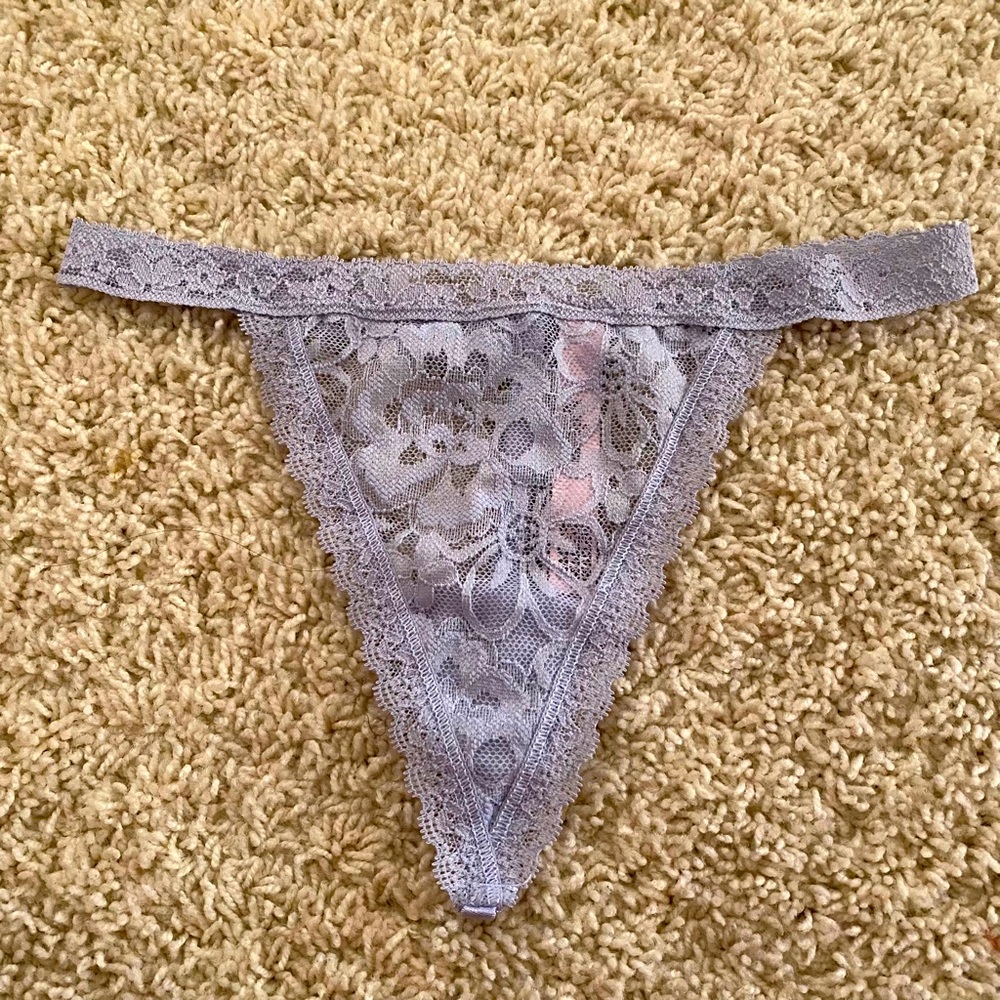 Victoria’s Secret Lace V String Panty NWOT - Picture 2 of 3